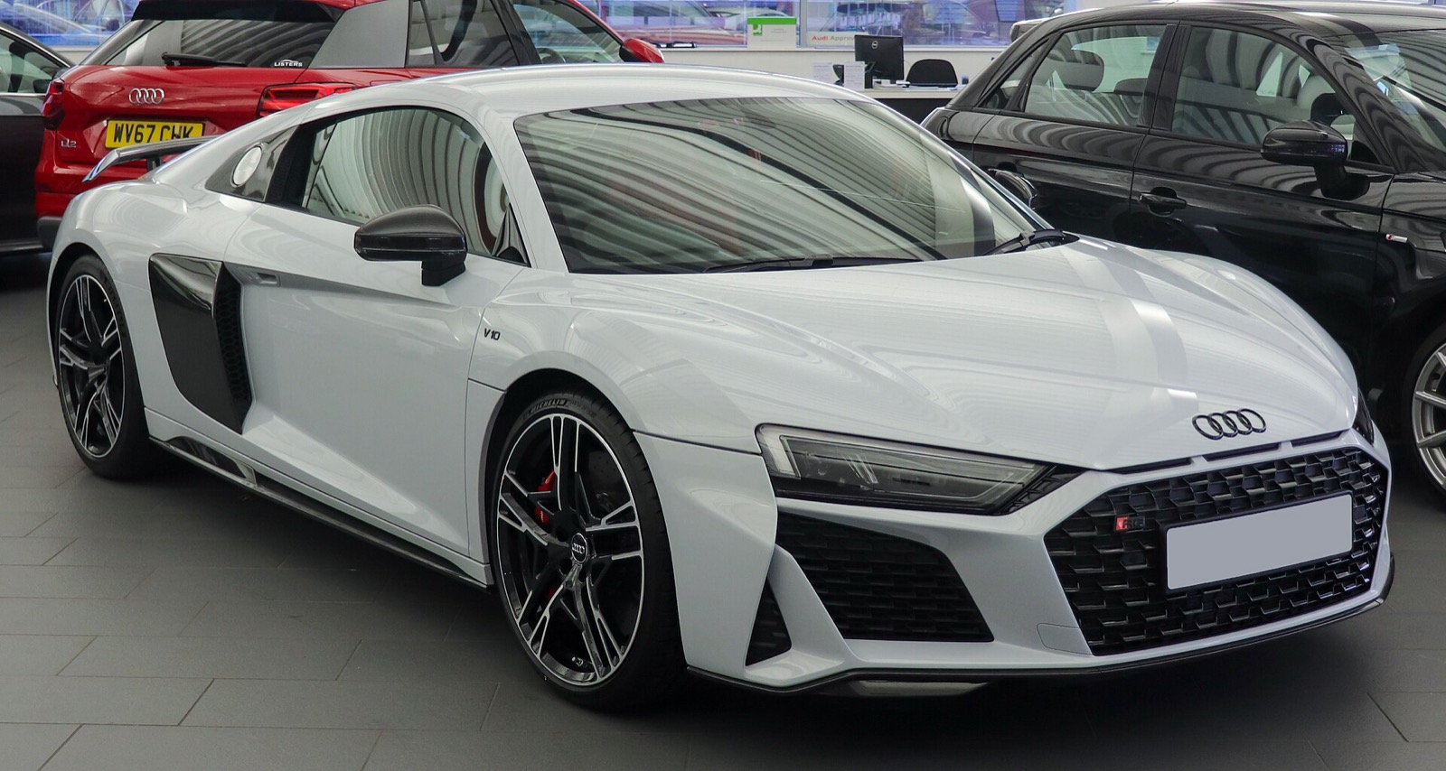 Audi R8 V10 5.2 front three-quarter