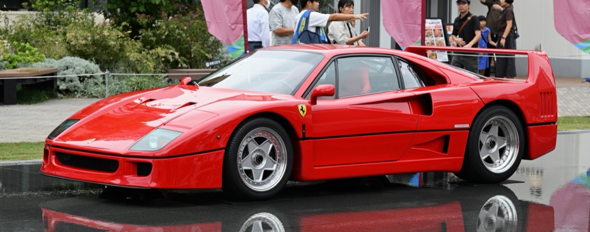 Ferrari F40 — 1,100kg, no carpet, no radio, no door handles
