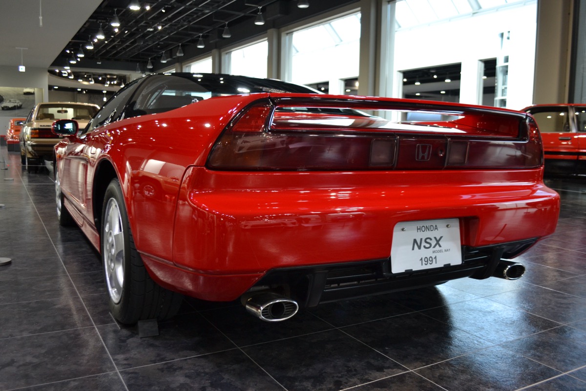Honda NSX NA1 — all-aluminium body, 270hp VTEC V6, Senna-approved chassis