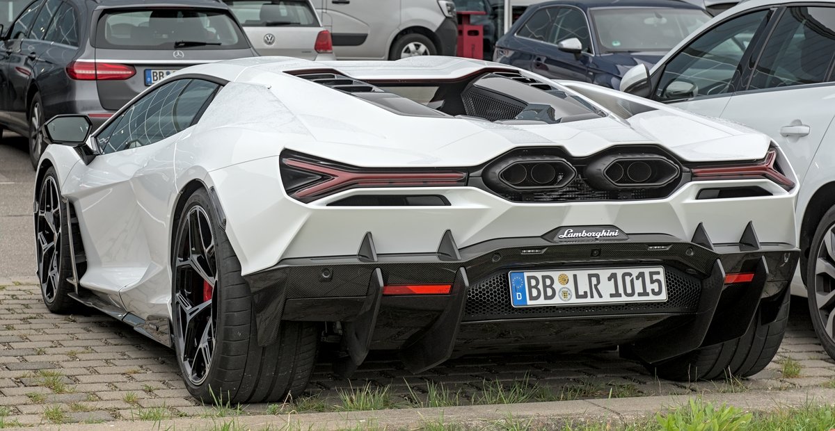 The Lamborghini Revuelto: V12 Lives. It Just Has Help Now.