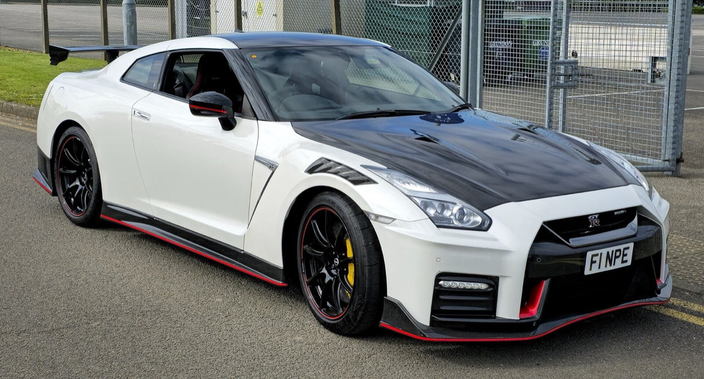Nissan GT-R Nismo front three-quarter