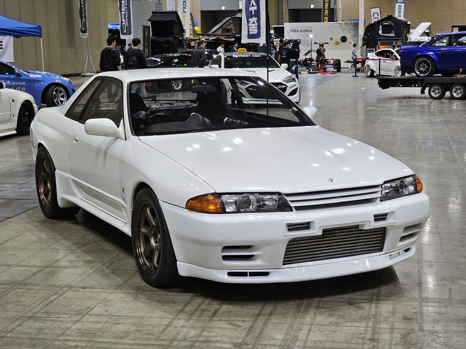 Nissan Skyline R32 GT-R Buyer's Guide 2026: Godzilla Decoded — Specs, Variants, and What to Pay